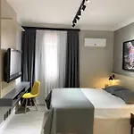 Studio Moderno - Jardins: Cama Queen, Ar E Garagem