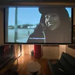 85 New Studio W Balcony, Fast Wifi And Movie Screen!