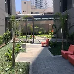 Loft aconchegante com piscina a um passo do metrô