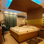 Gloria Plaza Hotel (Adults Only)