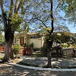 A Casa Que Hospeda