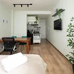 Predio Central Com Apartamentos Reformados
