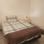 Quarto Disponivel Em Sobrado