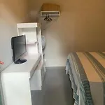 Quarto Individual Banheiro Compartilhado