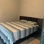 Quarto Individual Banheiro Compartilhado