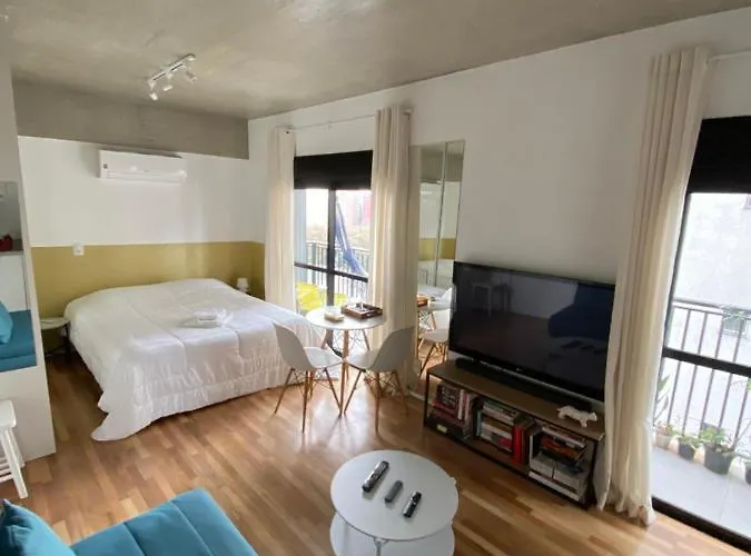 85 New Studio W Balcony, Fast Wifi And Movie Screen!