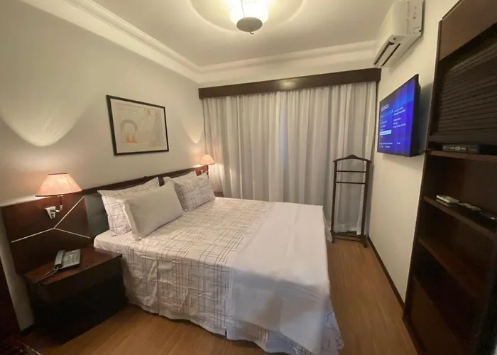 The Palace Tv No Quarto Limpeza Diaria Uh902