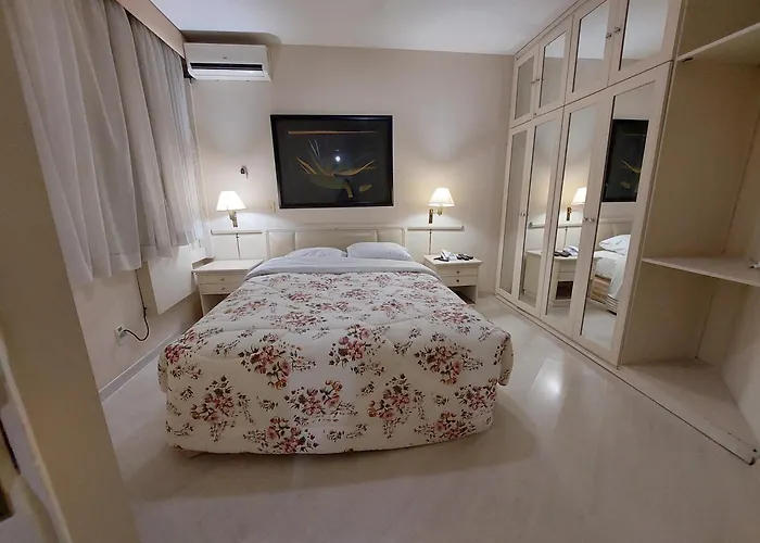 Paulista Wall Street Flat 10
