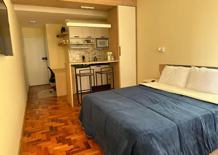 Predio Central Com Apartamentos Reformados