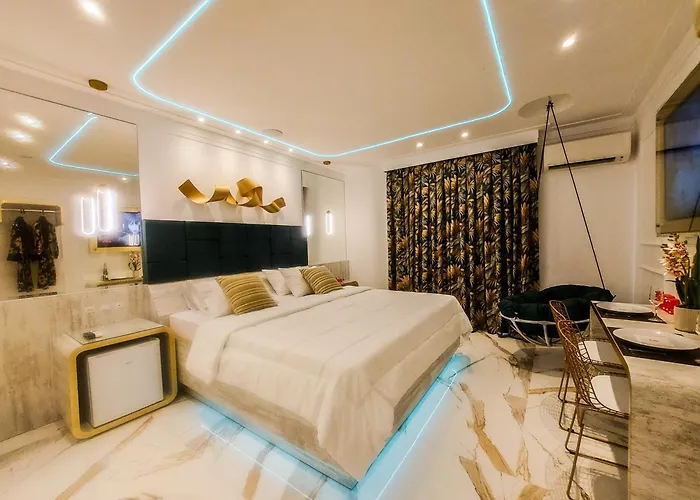 Gloria Plaza Hotel (Adults Only)