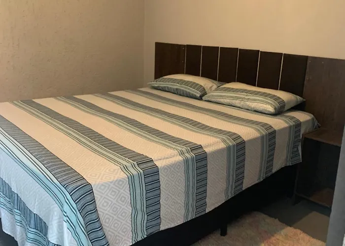 Quarto Individual Banheiro Compartilhado