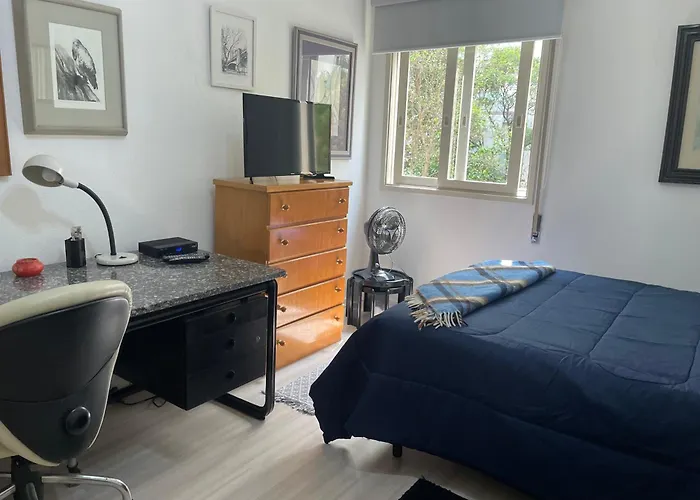 Quarto Com Area De Trabalho