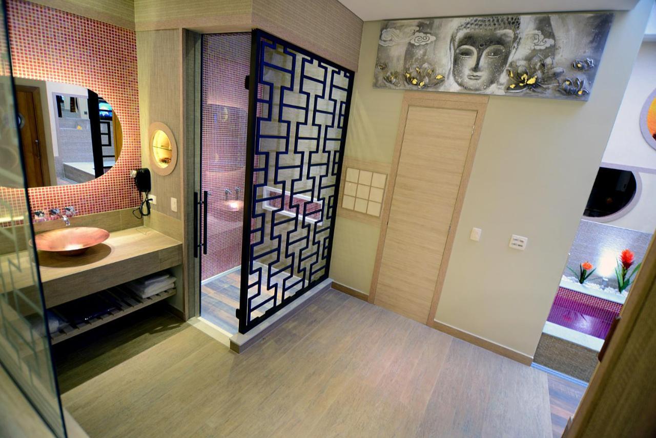 Love hotel Harmony