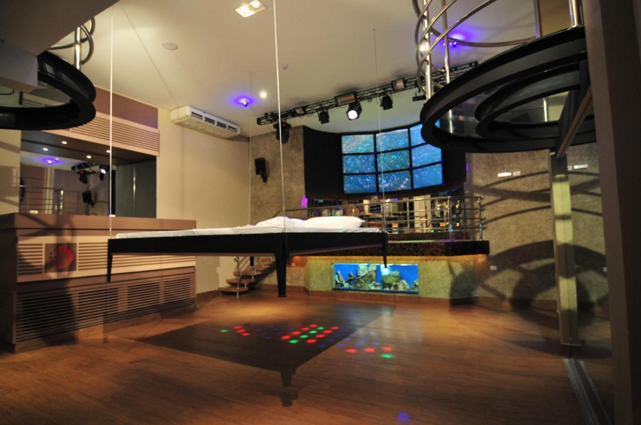 Love hotel Harmony *