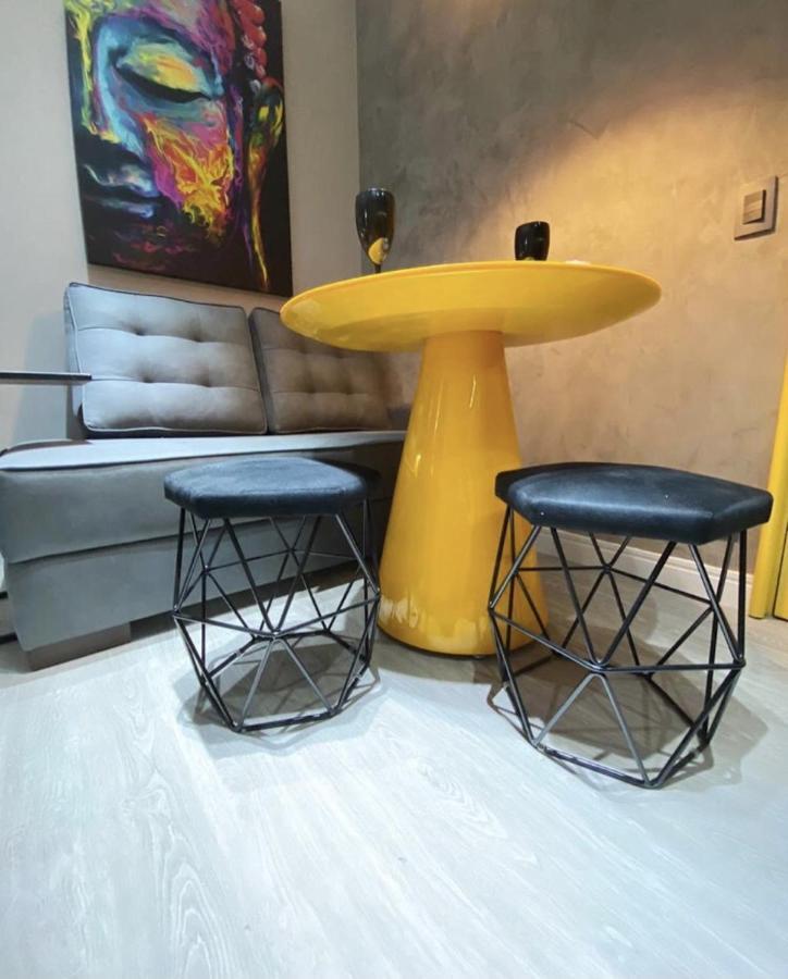 Moderno - Jardins: Cama Queen, Ar E Garagem Apartment Sao Paulo
