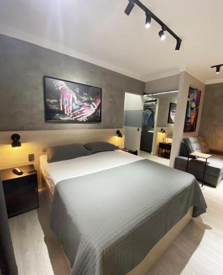 Apartment Moderno - Jardins: Cama Queen, Ar E Garagem *