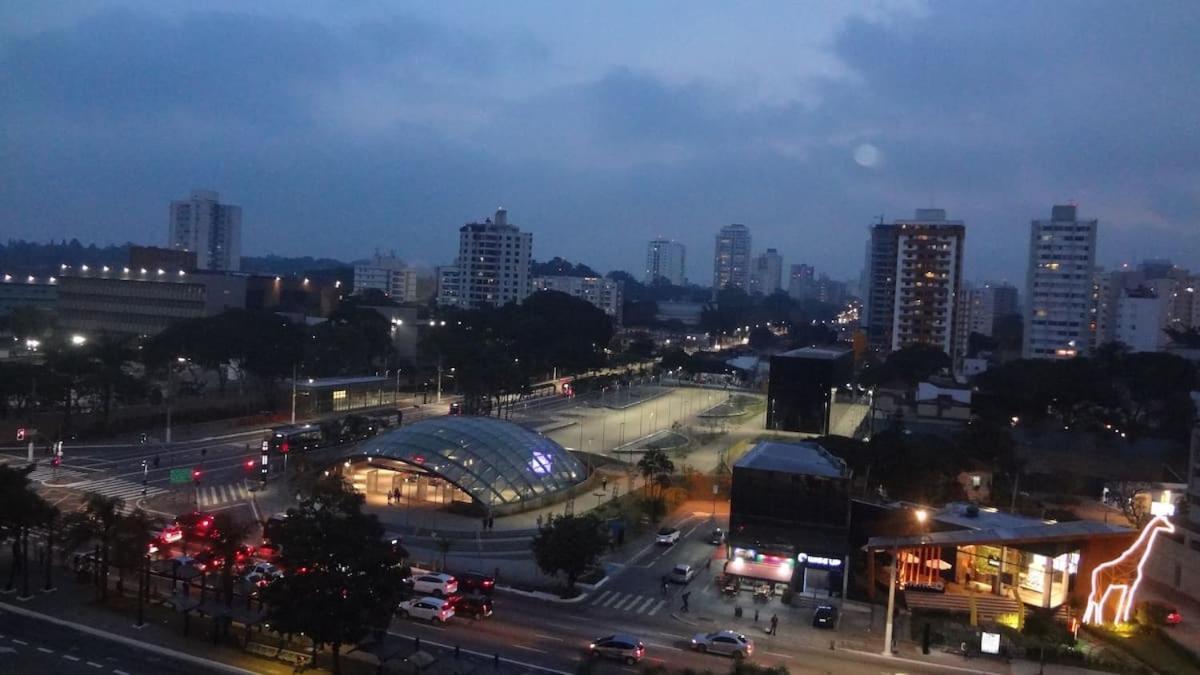 Brooklin I Em Frente Ao Metro Brooklin Căn hộ