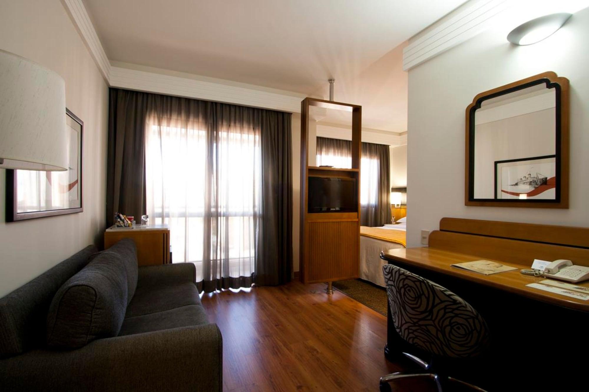 Khách sạn Estanplaza International 4*