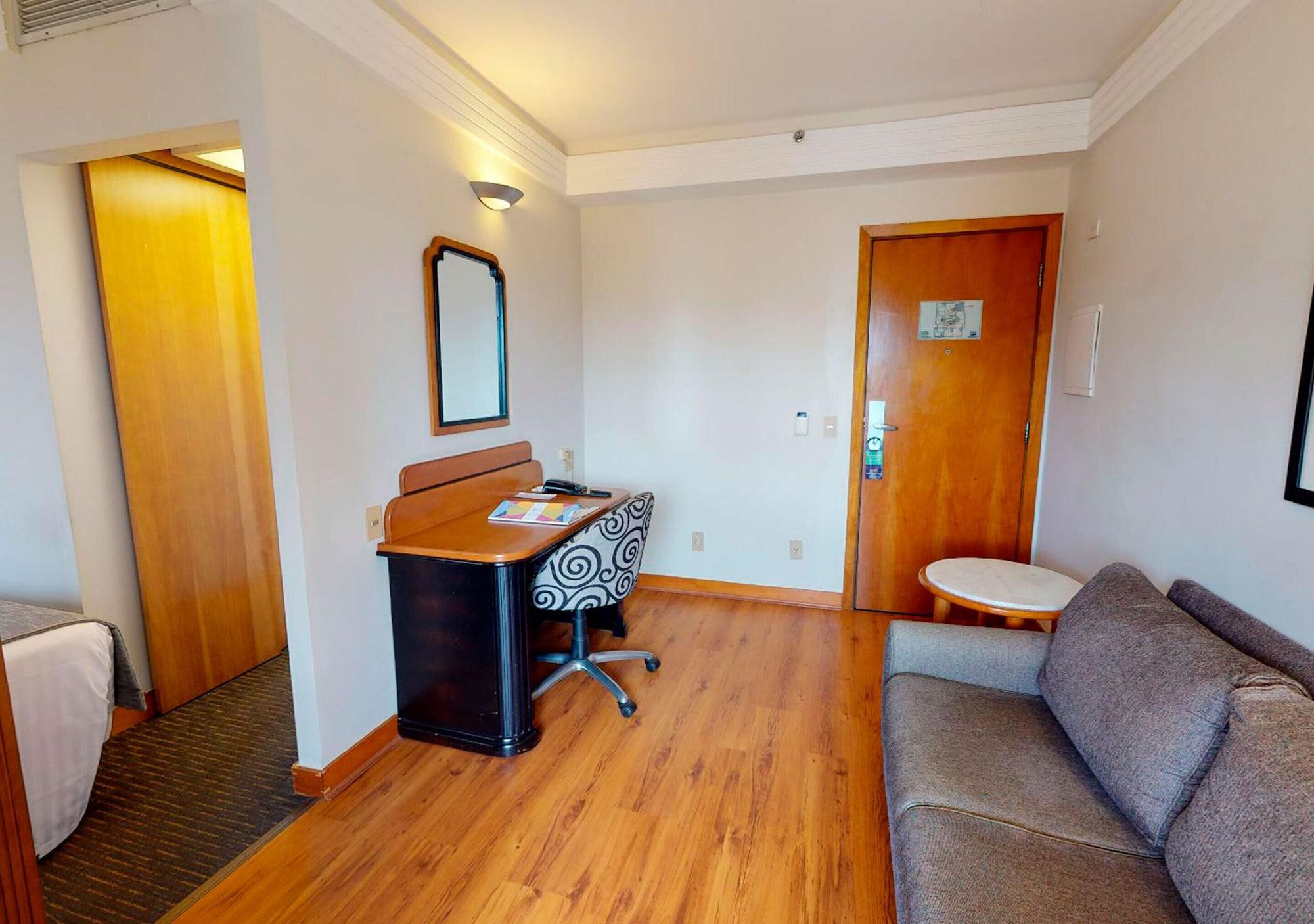 Estanplaza International Khách sạn
