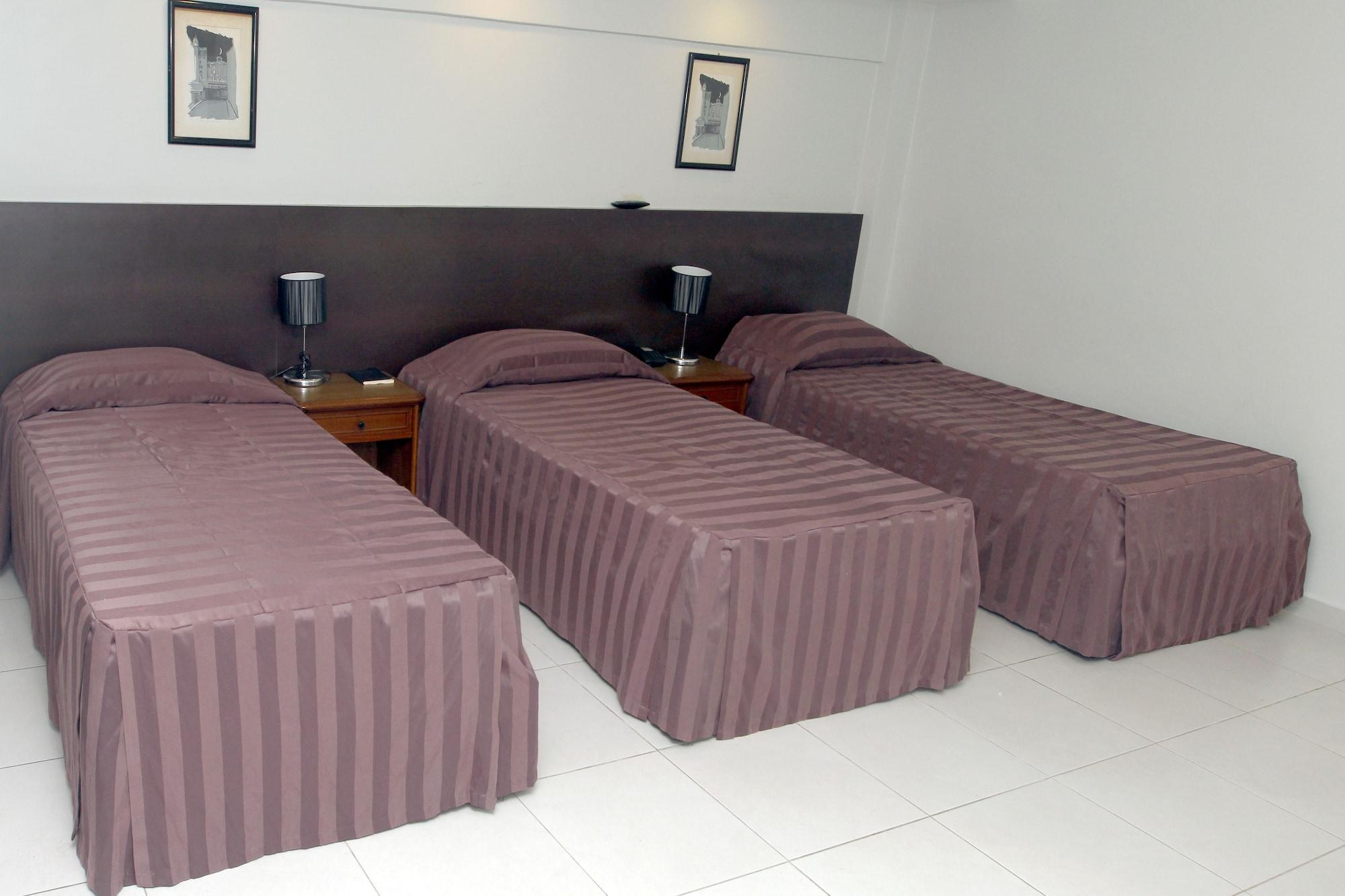 Hotel Plaza Apolo 3*