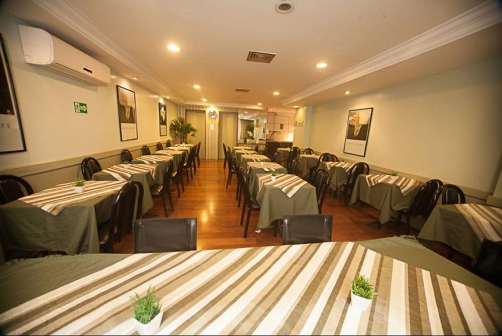Hotel Plaza Apolo 3*