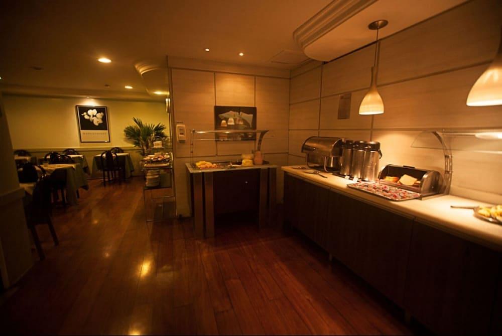 Hotel Plaza Apolo 3*