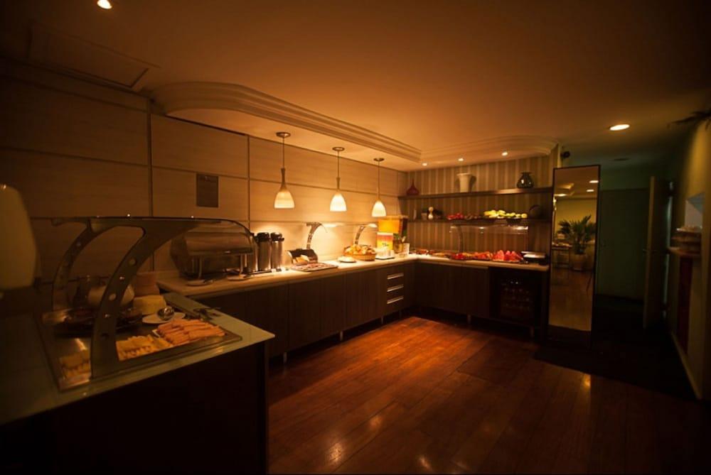Plaza Apolo Hotel 3*
