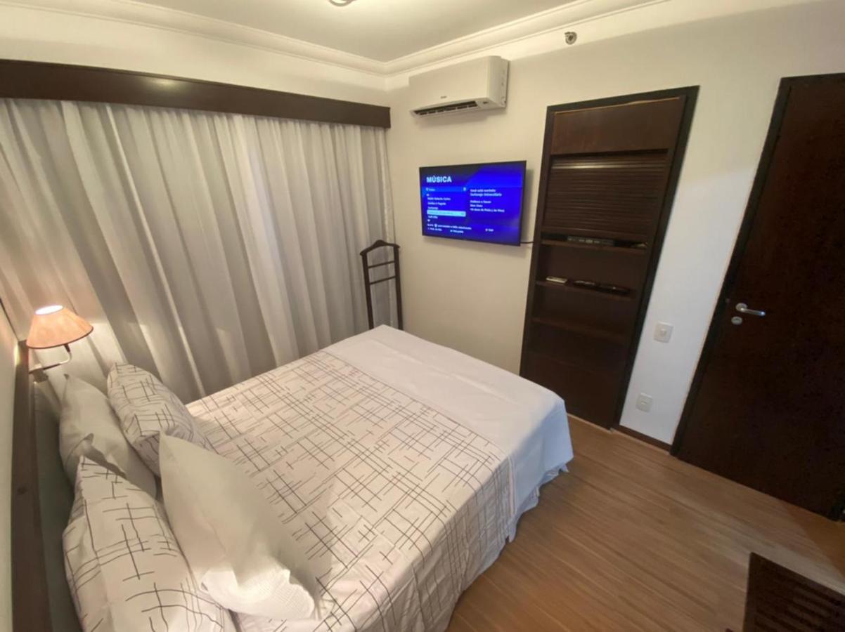 The Palace Tv No Quarto Limpeza Diaria Uh902 Otel Sao Paulo