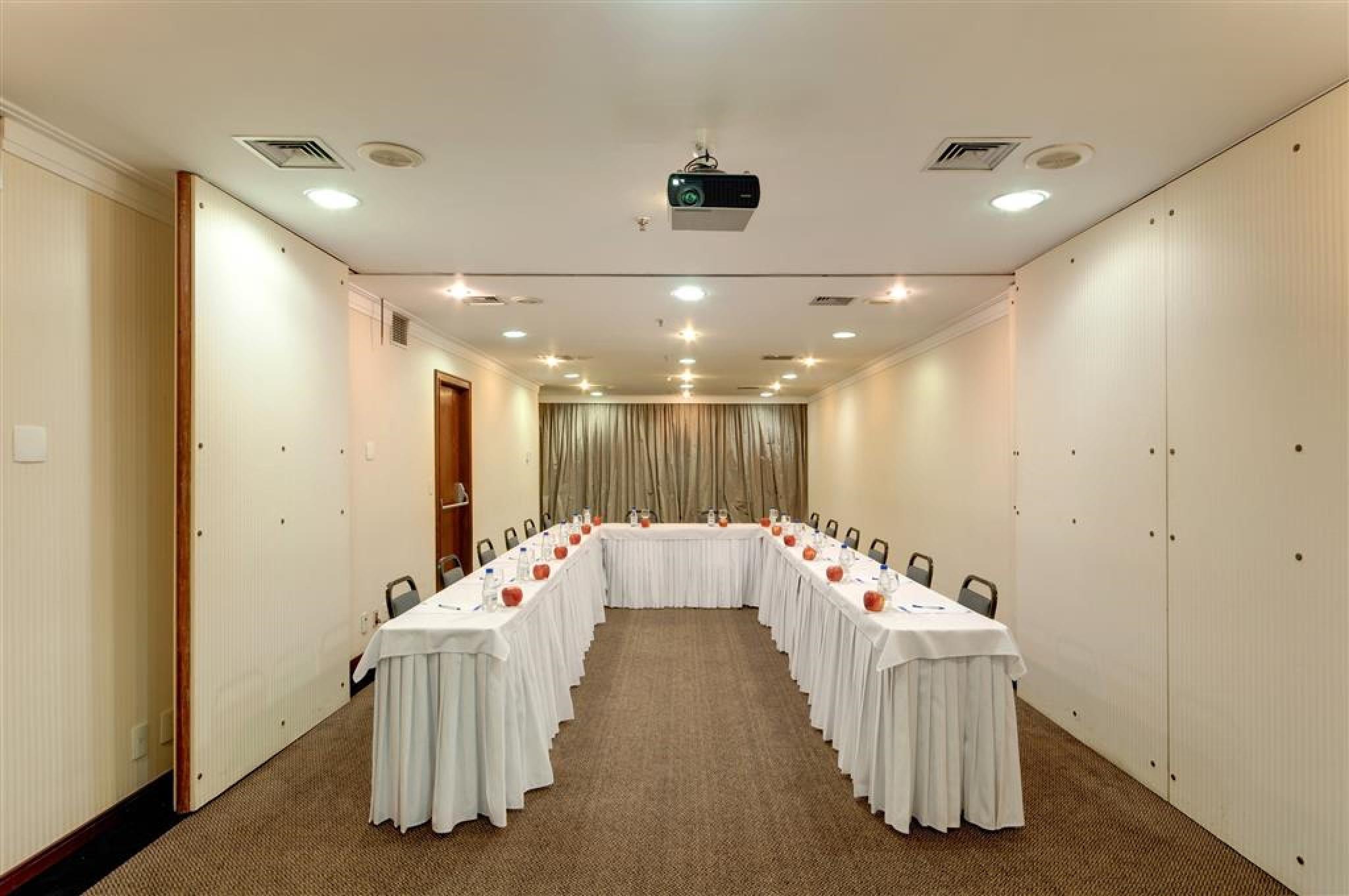 Double Tree By Hilton Itaim 5*