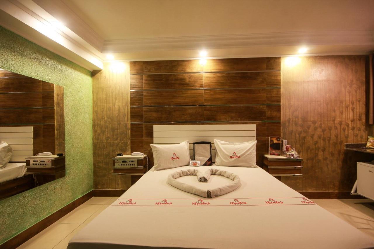Nudes Love hotel *