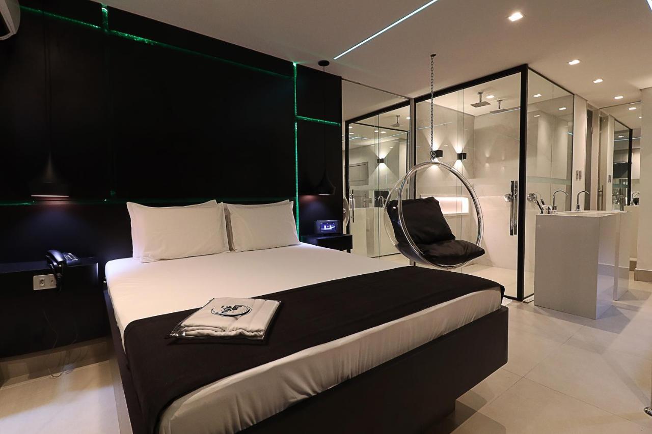 Love hotel Mood