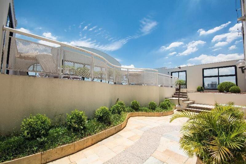 Hotel The Palace Limpeza Diaria Manobrista Uh1011