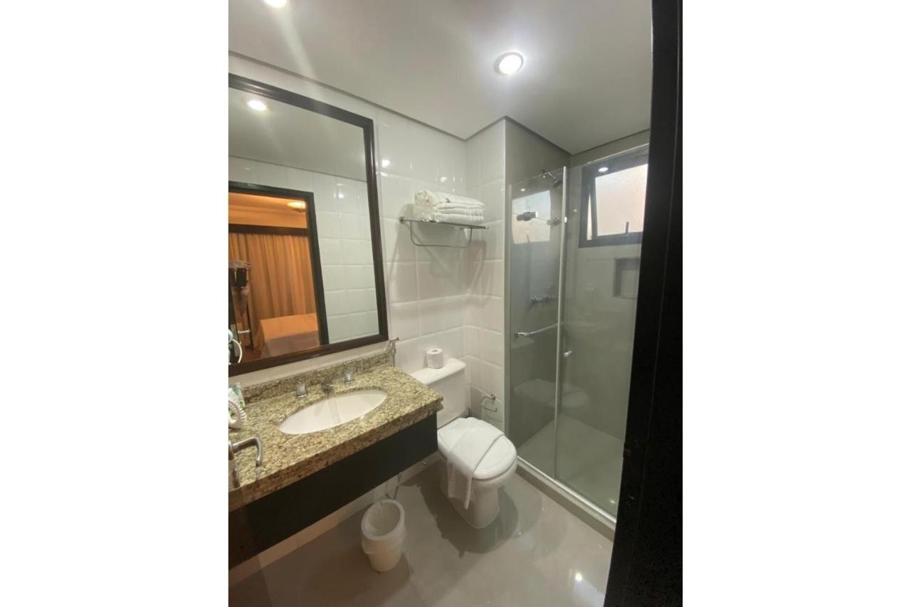The Palace Tv No Quarto Limpeza Diaria Uh902 Otel *