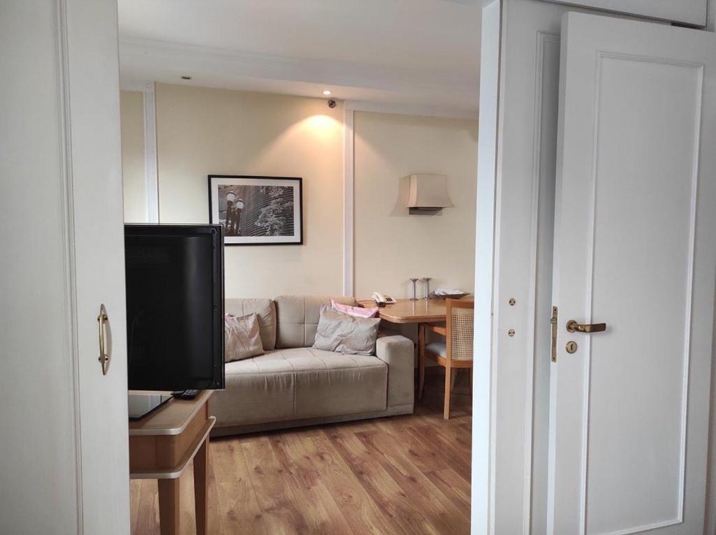 Flat Pamplona Jardins Univer Com Garagem 2410