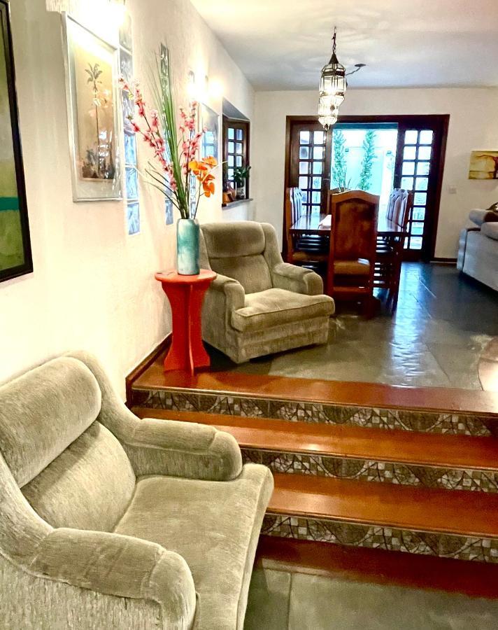 A Casa Que Hospeda