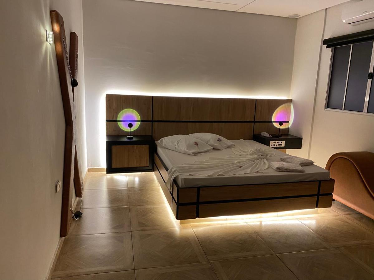 Refugius Love hotel