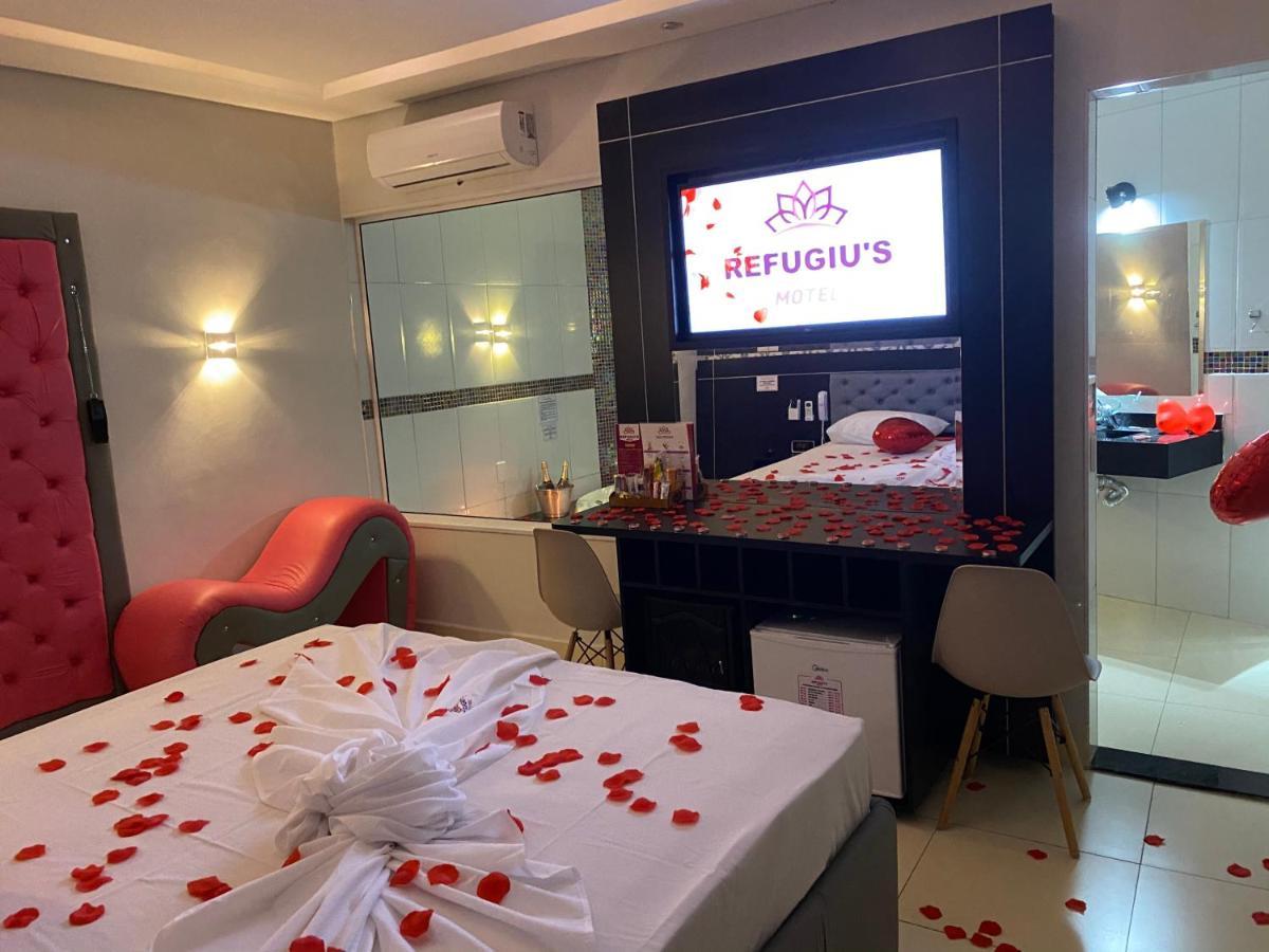 Refugius Love hotel *