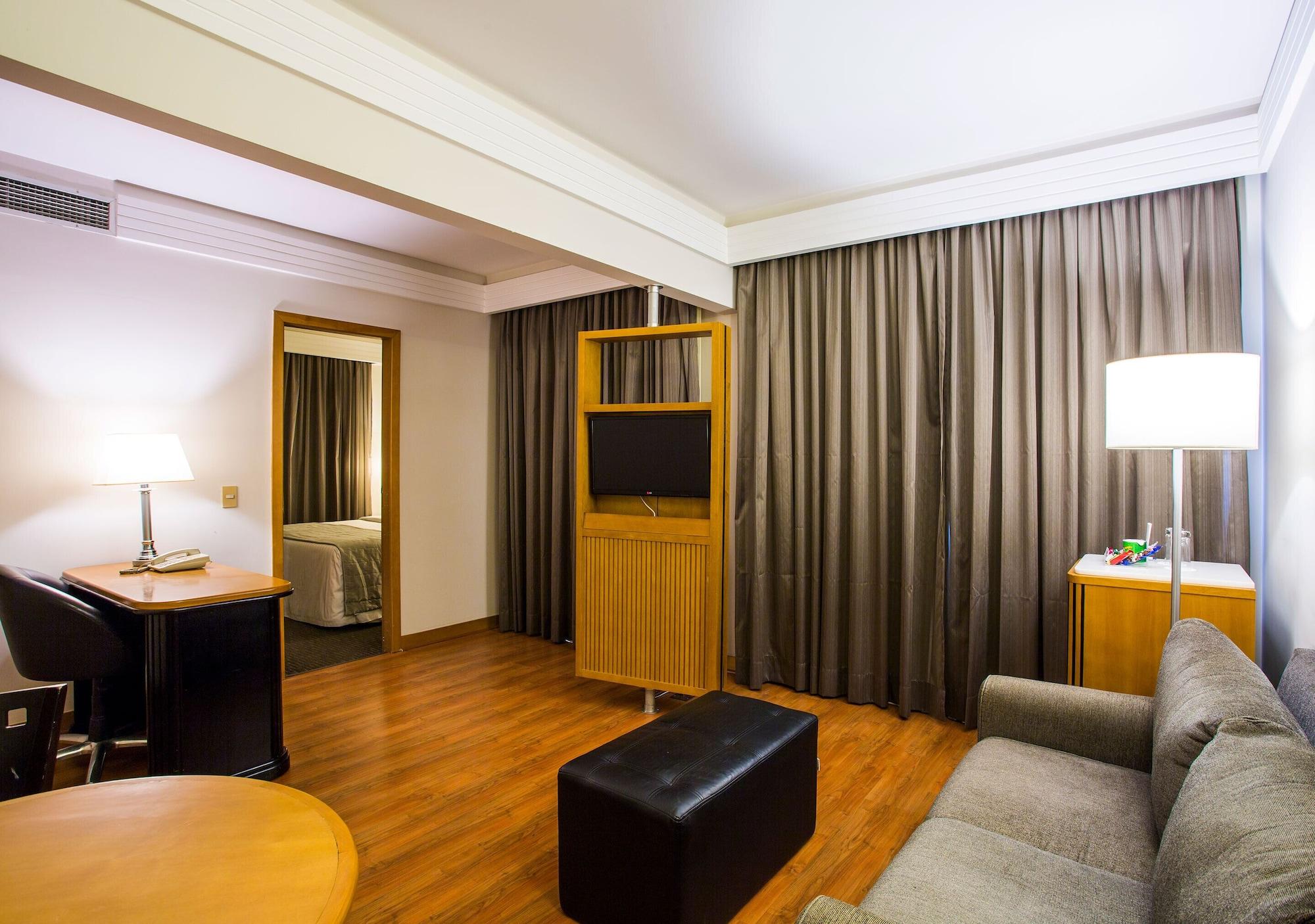 Khách sạn Estanplaza International 4*