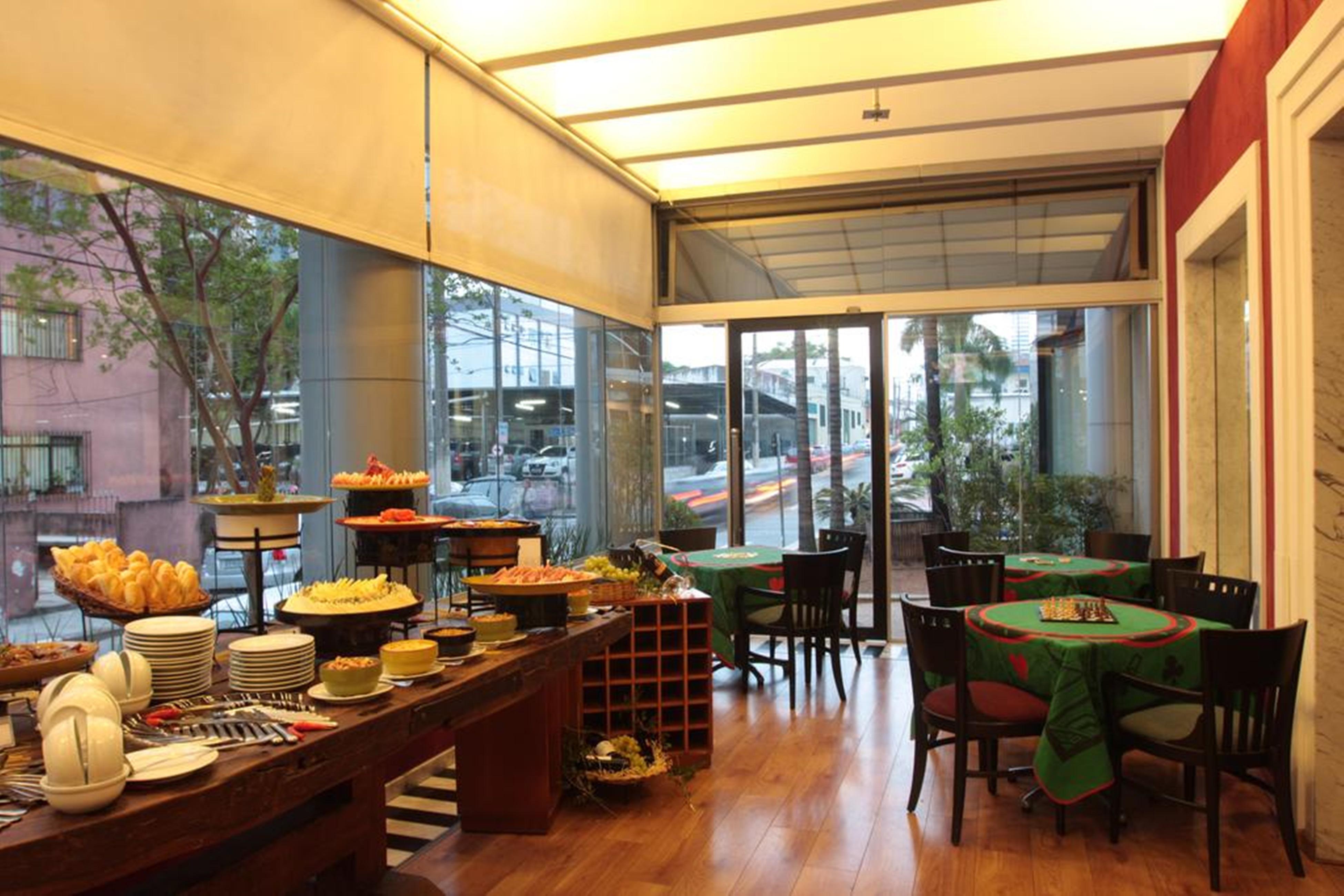 Khách sạn Estanplaza International 4*