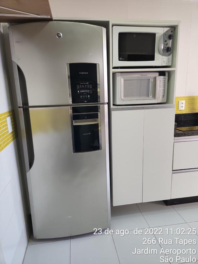 House For 12 People Near Aeroport Villa
