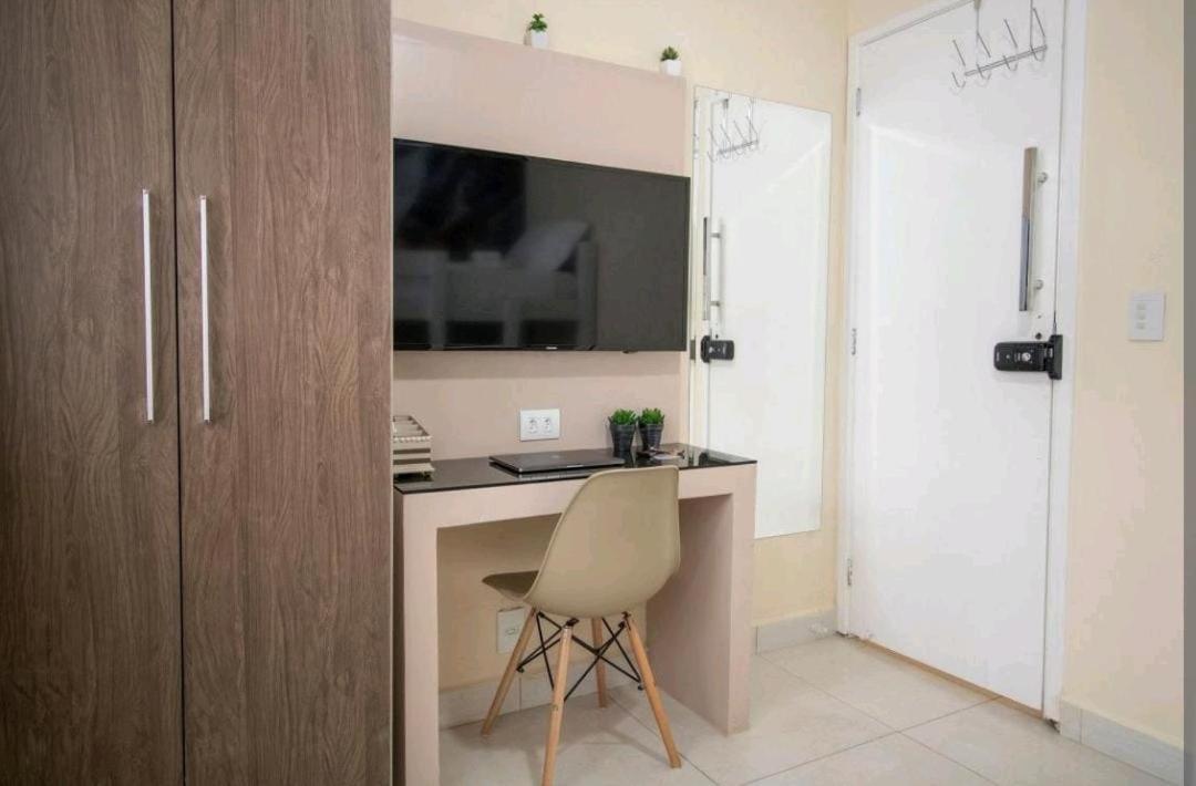 House For 12 People Near Aeroport Villa