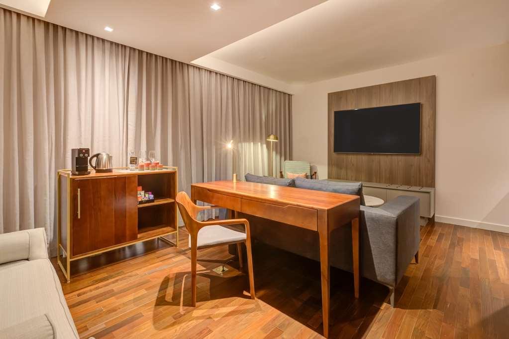 Qoya Curio Collection By Hilton *