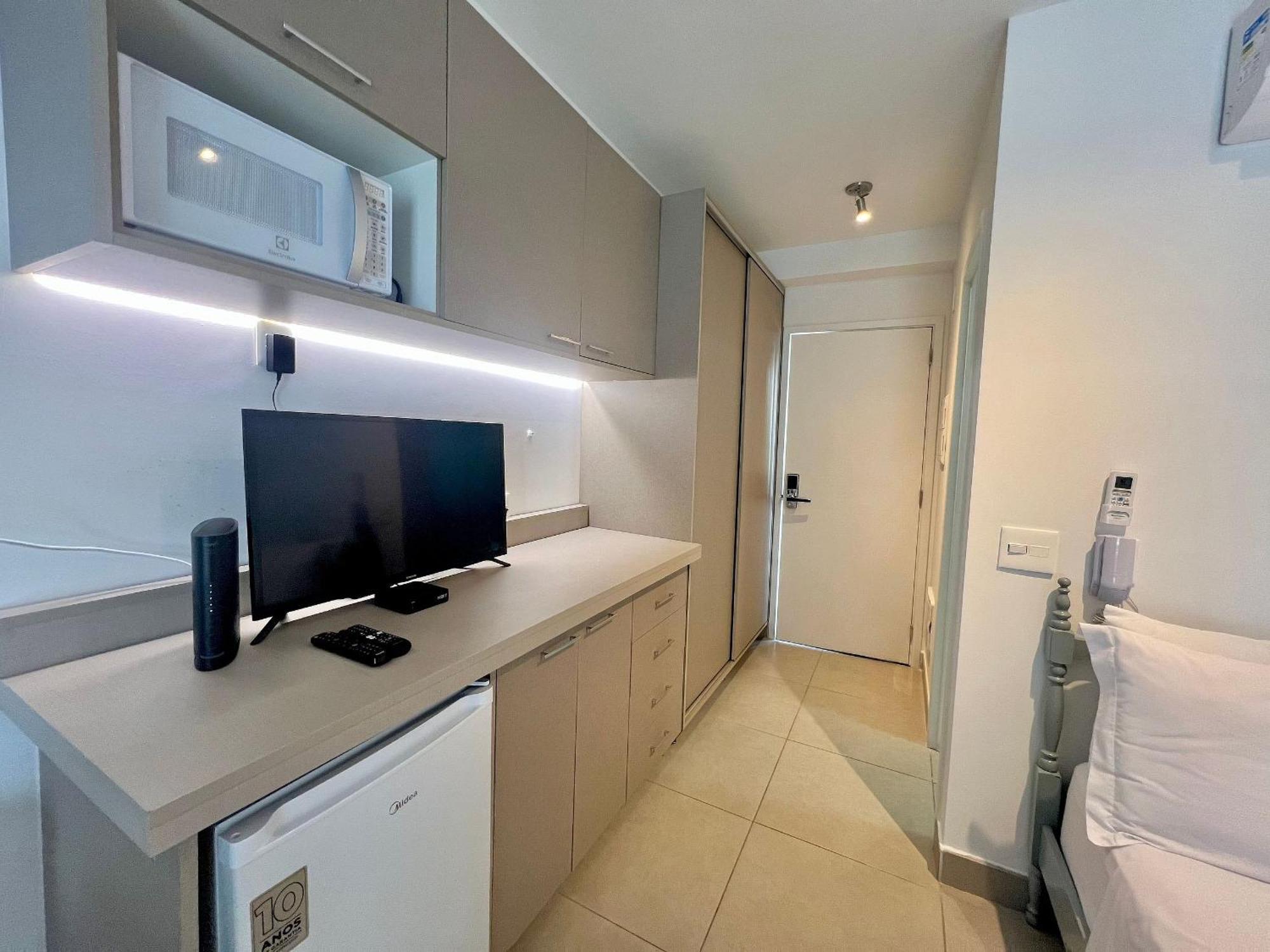 Av. Ibirapuera 400 Mts Metro Apartment *