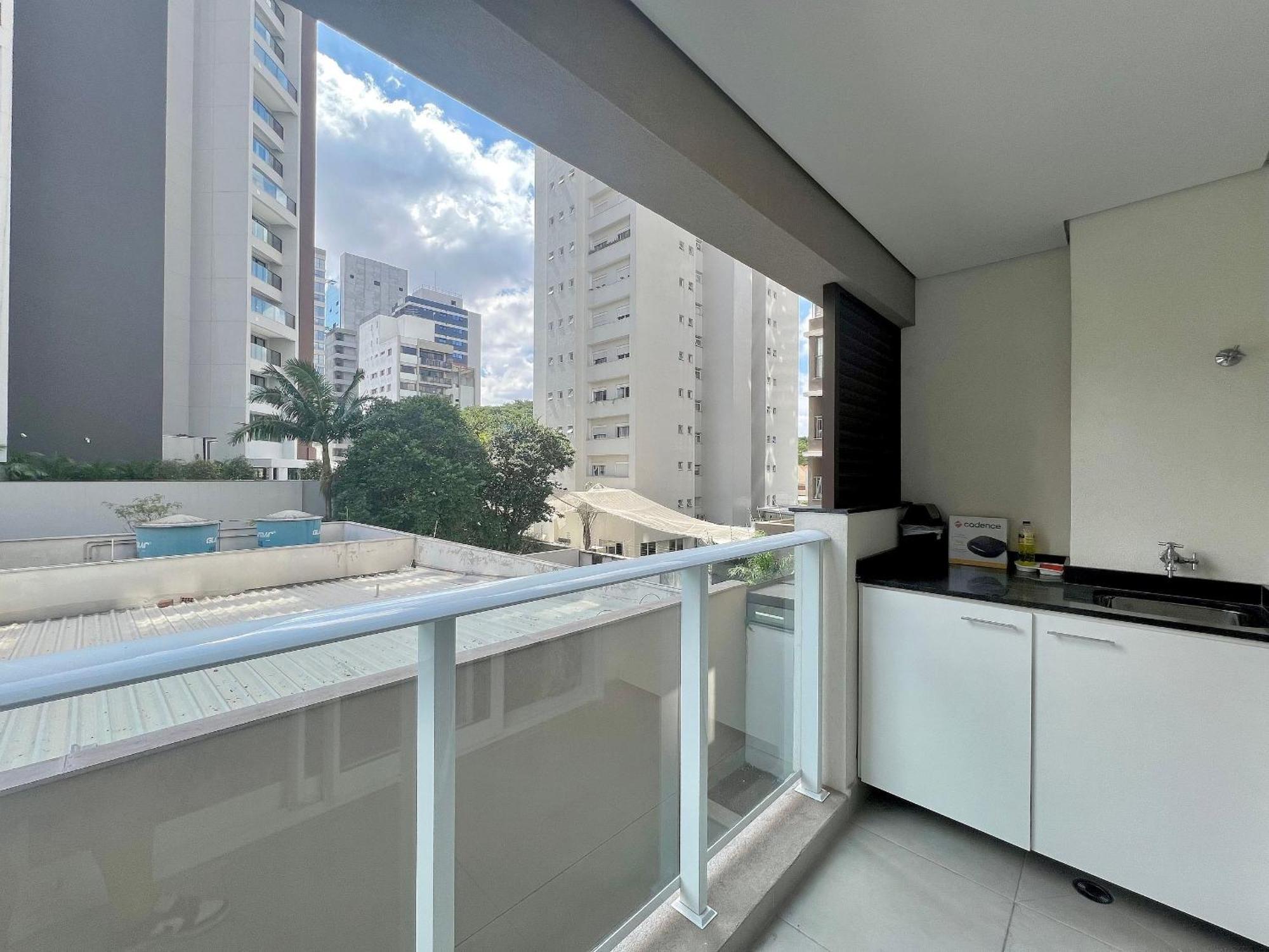 Av. Ibirapuera 400 Mts Metro * Sao Paulo