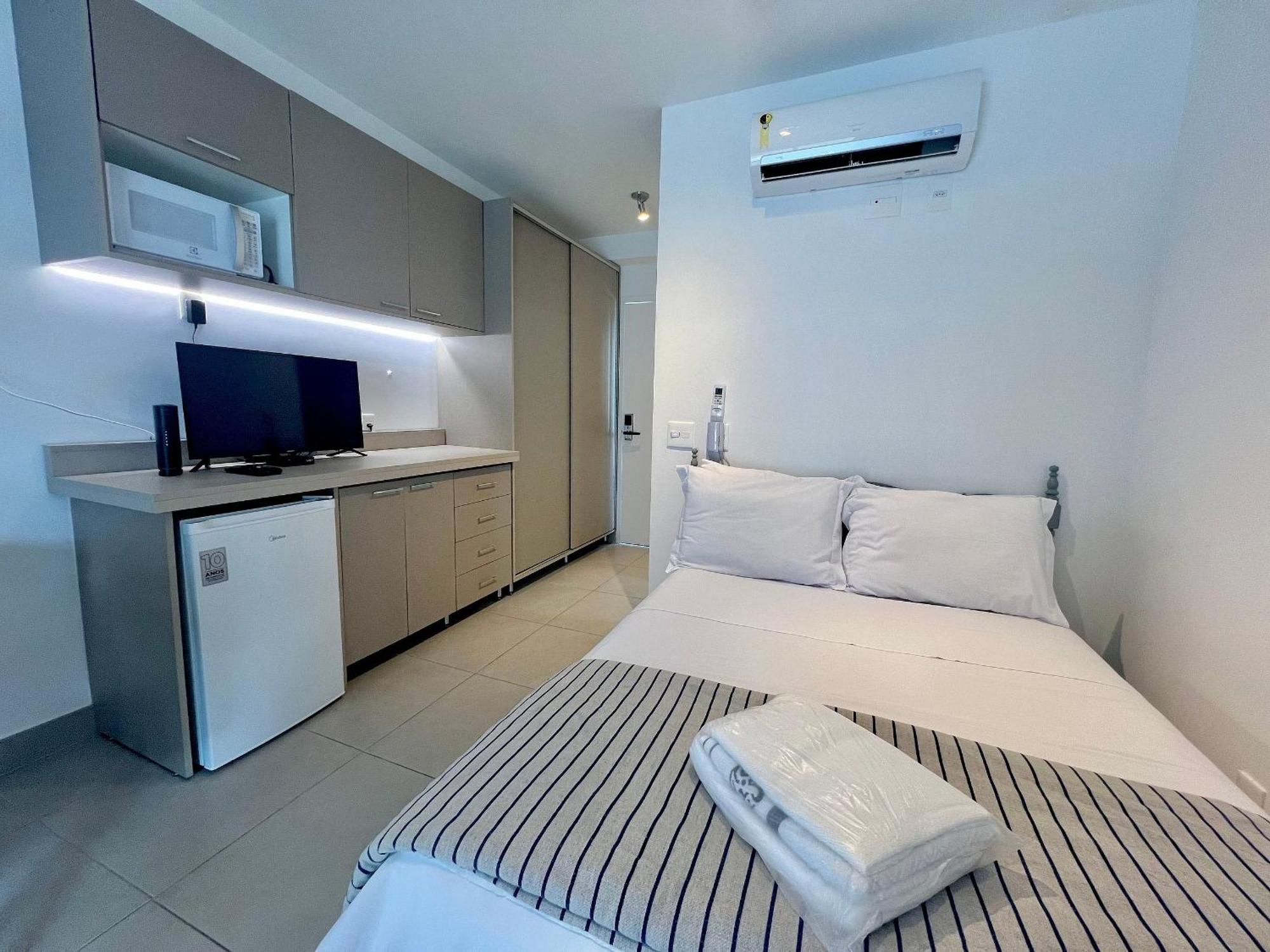 Av. Ibirapuera 400 Mts Metro Apartment *
