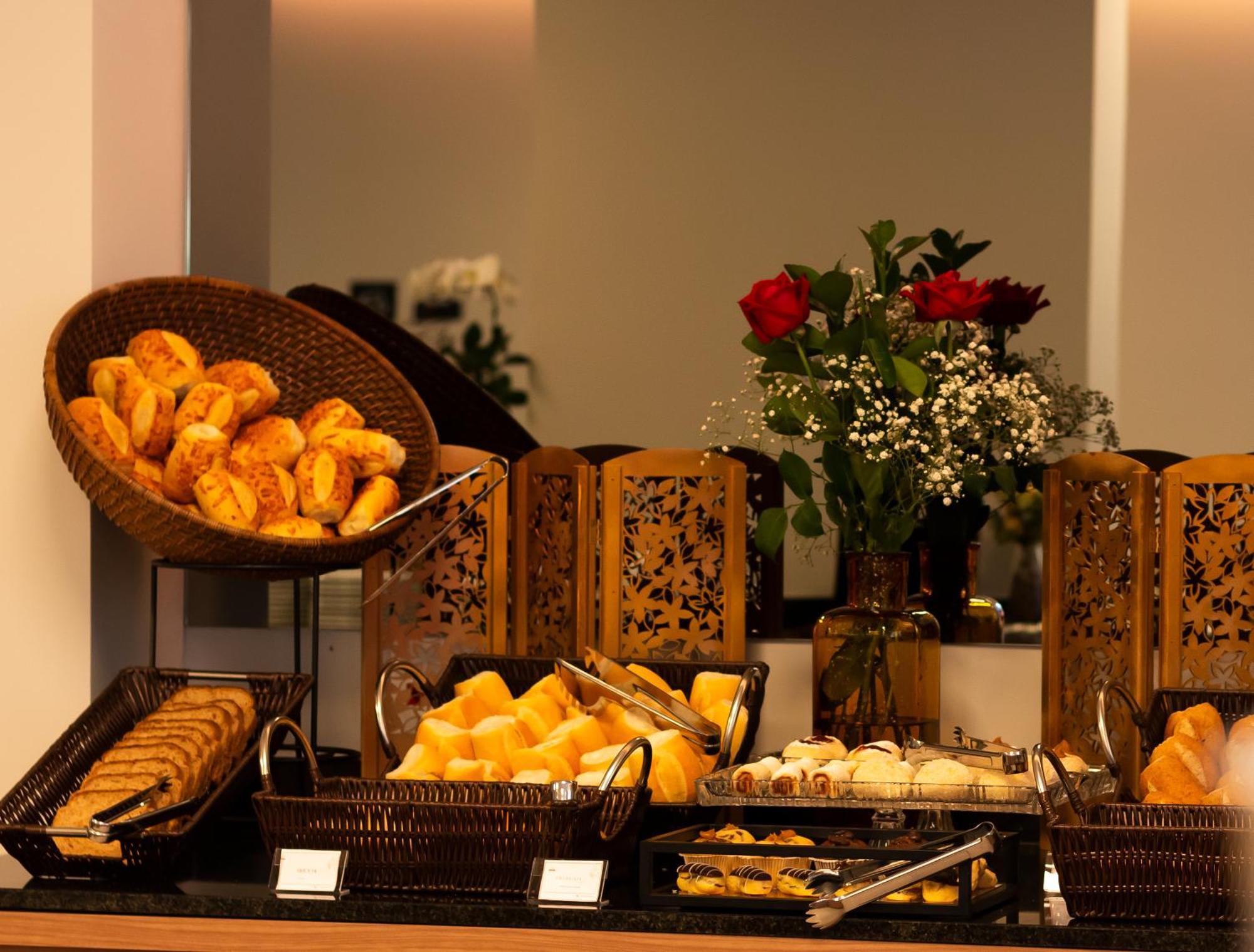 Khách sạn Ez Moema 4*