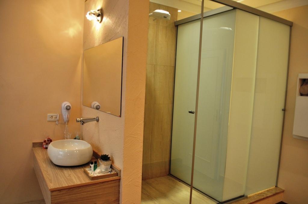 Gales (adults Only) Khách sạn tình yêu