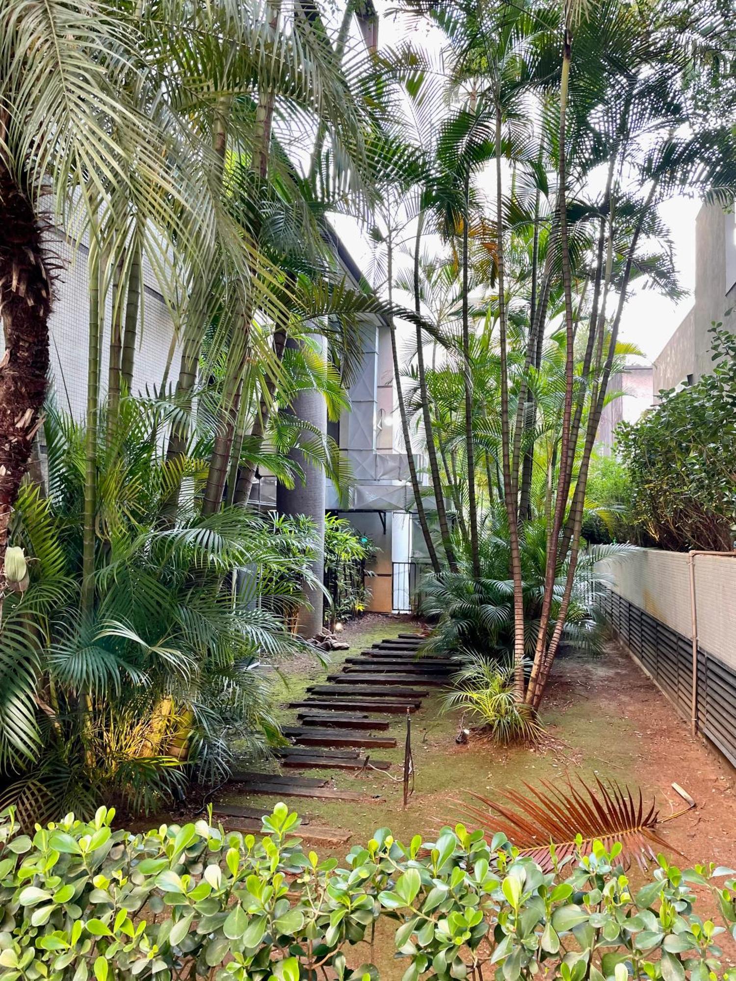 Flat No Q. Paulista Nos Jardins, Com Sacada! Sao Paulo