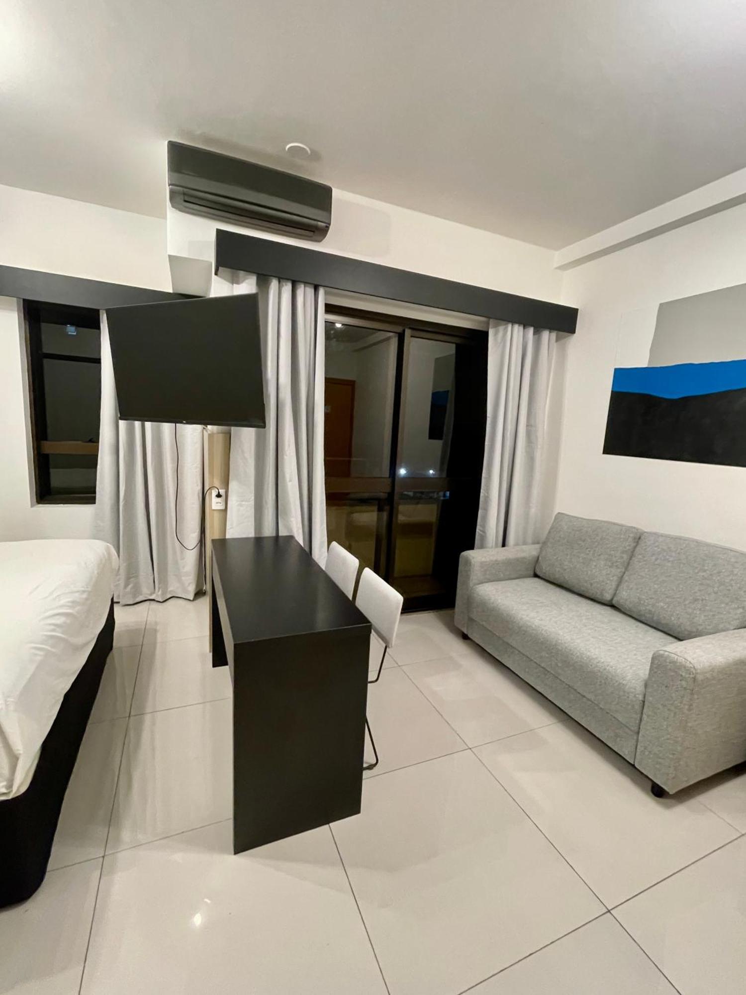 Apartemen Flat No Q. Paulista Nos Jardins, Com Sacada! *