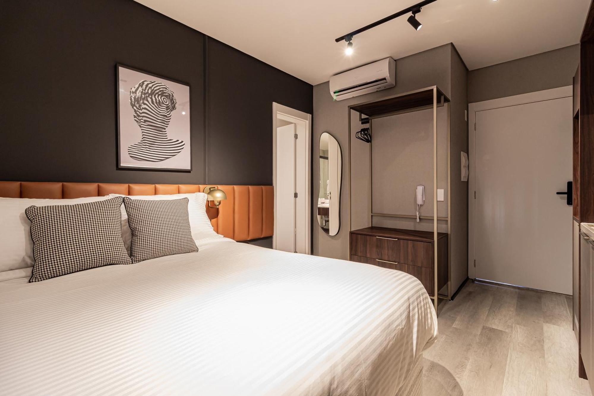 Hotel Iconyc Charlie Ibirapuera 4*